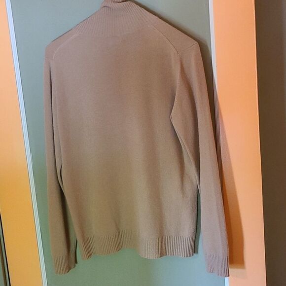 NEIMAN MARCUS  Medium Tan Ladies Long Sleeve Cashmere Turtleneck Sweater - Picture 2 of 5